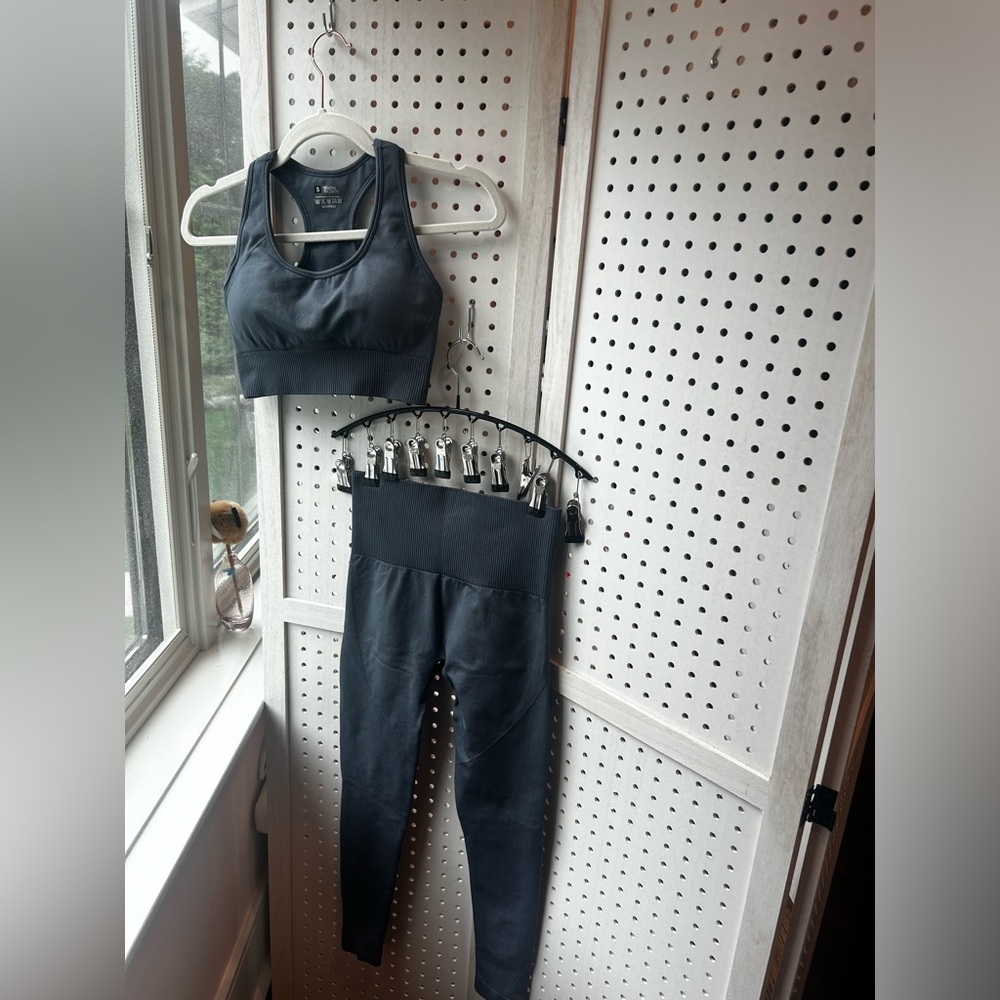 Dark Grey Seamless Ribbed Workout Set - Size Small